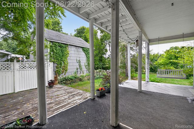 108 College Street, Holly Village, MI 48442