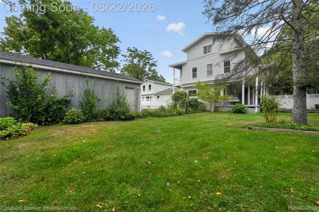 108 College Street, Holly Village, MI 48442