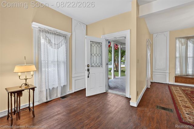 108 College Street, Holly Village, MI 48442