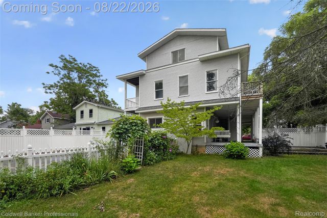 108 College Street, Holly Village, MI 48442