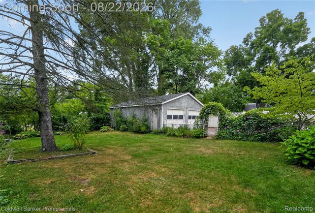 108 College Street, Holly Village, MI 48442
