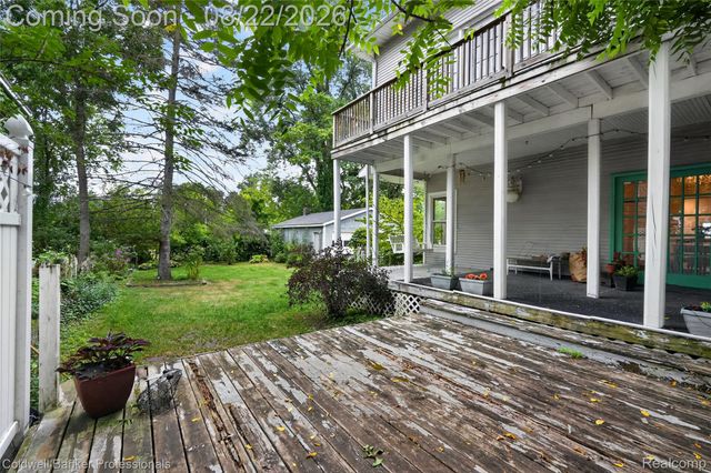 108 College Street, Holly Village, MI 48442