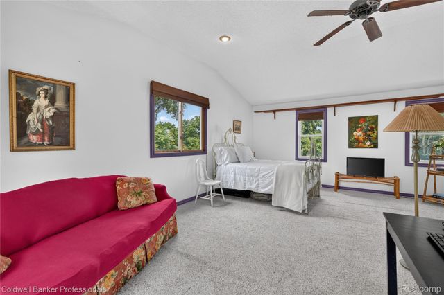 108 College Street, Holly Village, MI 48442
