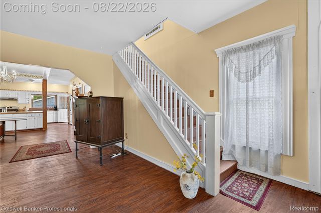 108 College Street, Holly Village, MI 48442
