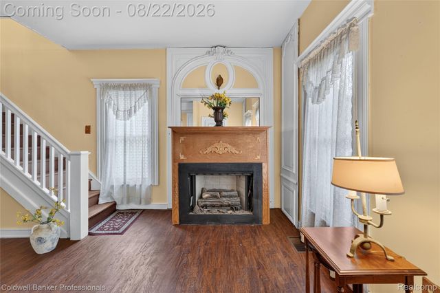 108 College Street, Holly Village, MI 48442