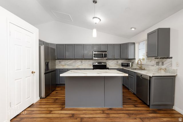 2972 W 2075 S, Syracuse, UT 84075