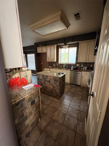 4724 Maple Hill Drive, Fort Worth, TX 76123