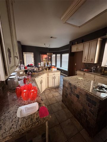 4724 Maple Hill Drive, Fort Worth, TX 76123