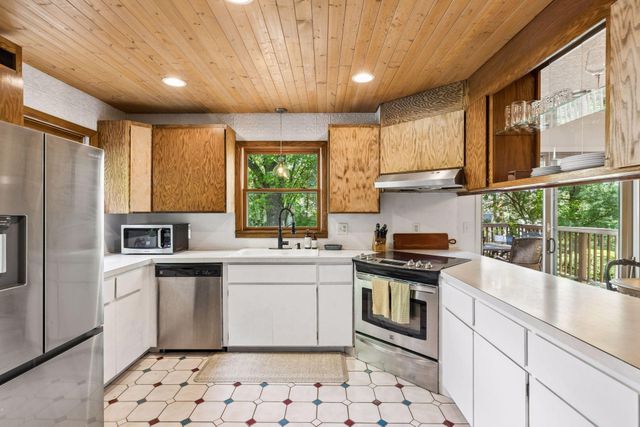 9883 Brookview Road, Woodbury, MN 55125