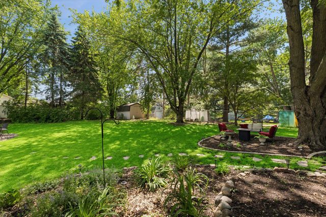 9883 Brookview Road, Woodbury, MN 55125