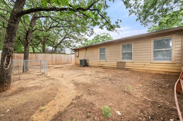 1217 Hidden Creek Drive, Mansfield, TX 76063