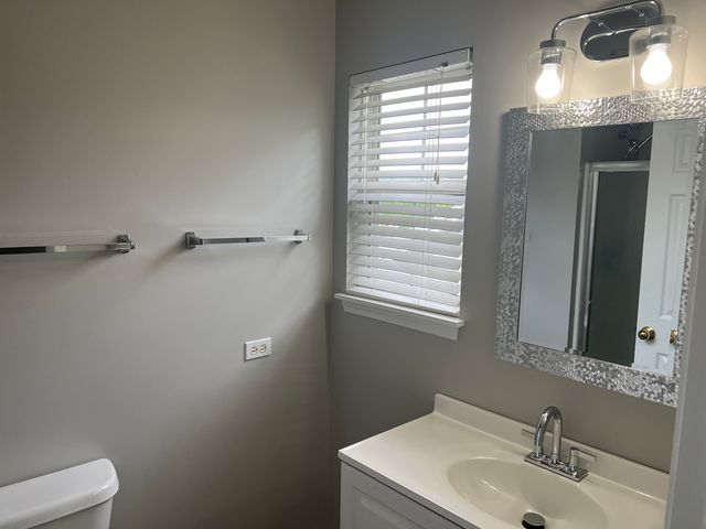1287 N RED OAK Circle 4, Round Lake Beach, IL 60073