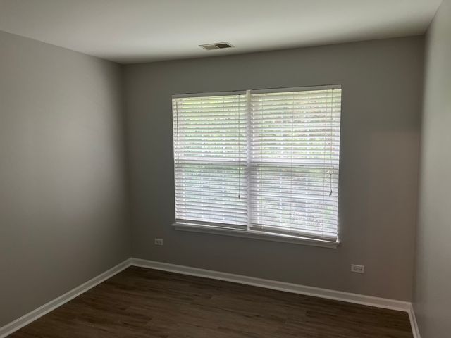1287 N RED OAK Circle 4, Round Lake Beach, IL 60073