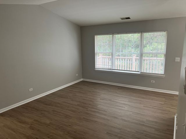 1287 N RED OAK Circle 4, Round Lake Beach, IL 60073
