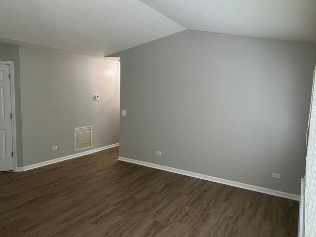 1287 N RED OAK Circle 4, Round Lake Beach, IL 60073
