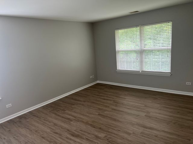 1287 N RED OAK Circle 4, Round Lake Beach, IL 60073