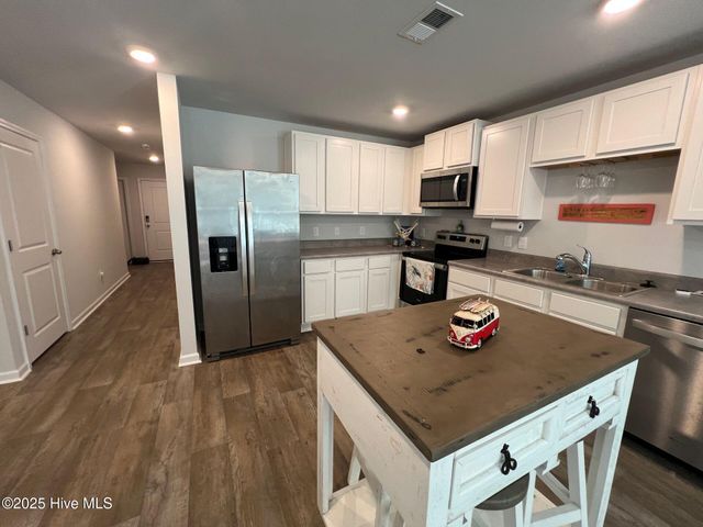 115 Cleat Drive, Surf City, NC 28445