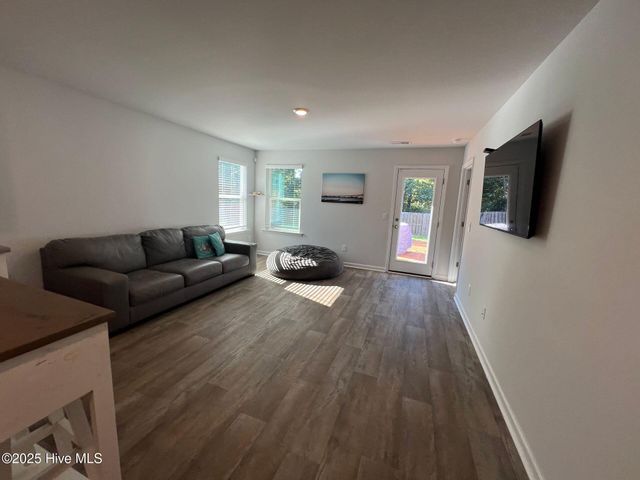 115 Cleat Drive, Surf City, NC 28445