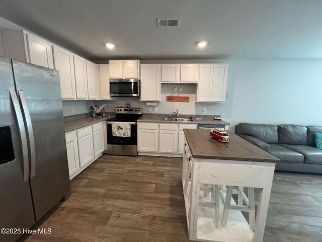 115 Cleat Drive, Surf City, NC 28445