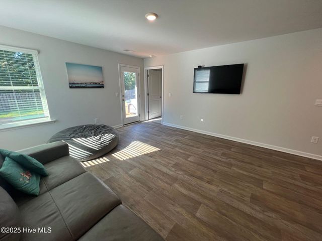 115 Cleat Drive, Surf City, NC 28445