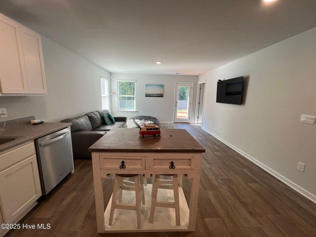 115 Cleat Drive, Surf City, NC 28445