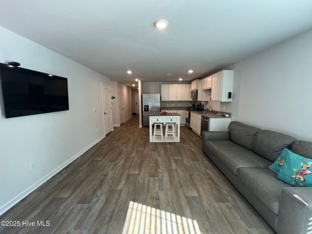 115 Cleat Drive, Surf City, NC 28445