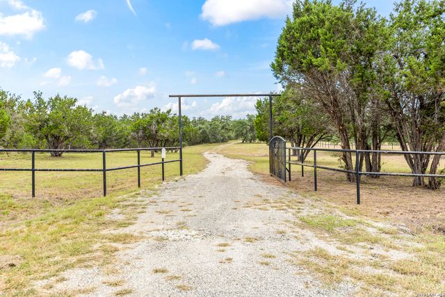 796 N STALLION ESTATES DR, Spring Branch, TX 78070