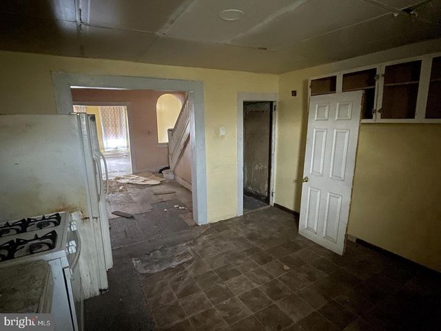 2033 ROBB ST, Baltimore, MD 21218