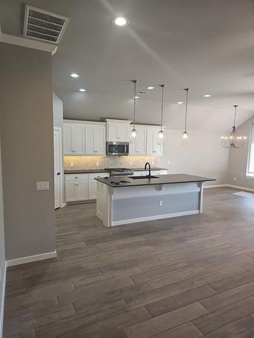 2401 El Cajon Street, Edmond, OK 73034