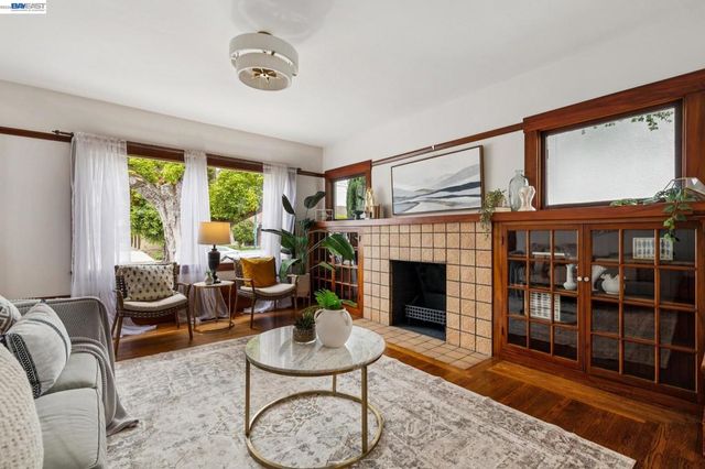 1827 Santa Clara Ave, Alameda, CA 94501