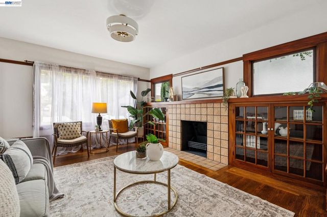 1827 Santa Clara Ave, Alameda, CA 94501