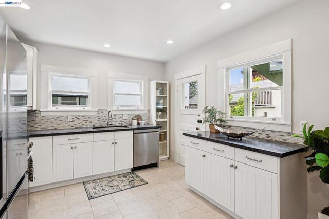 1827 Santa Clara Ave, Alameda, CA 94501