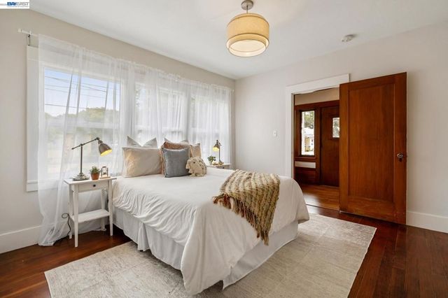 1827 Santa Clara Ave, Alameda, CA 94501
