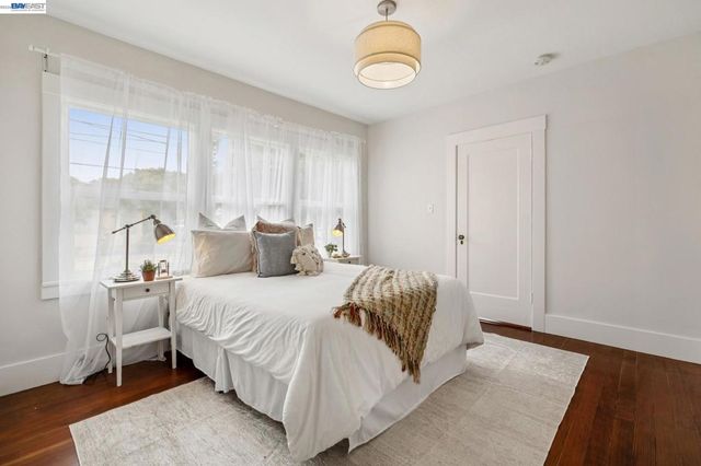 1827 Santa Clara Ave, Alameda, CA 94501