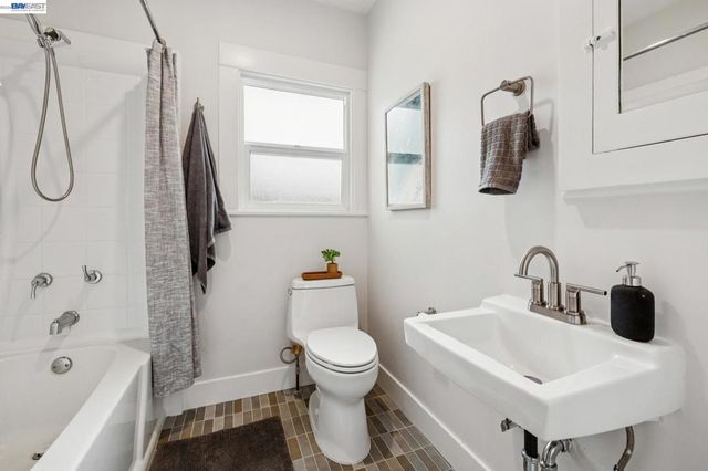 1827 Santa Clara Ave, Alameda, CA 94501
