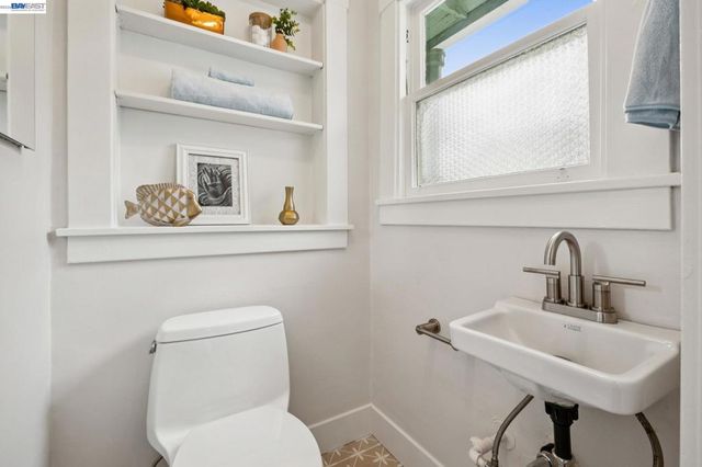1827 Santa Clara Ave, Alameda, CA 94501