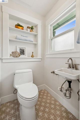 1827 Santa Clara Ave, Alameda, CA 94501