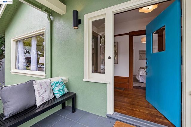1827 Santa Clara Ave, Alameda, CA 94501