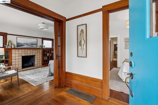 1827 Santa Clara Ave, Alameda, CA 94501