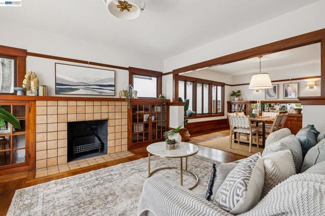 1827 Santa Clara Ave, Alameda, CA 94501