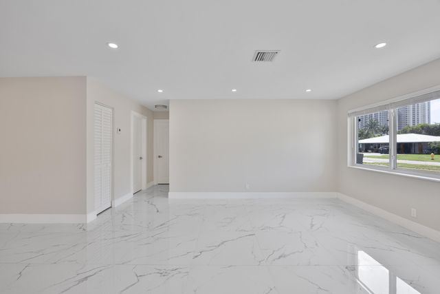 215 Evergreen Drive, West Palm Beach, FL 33403