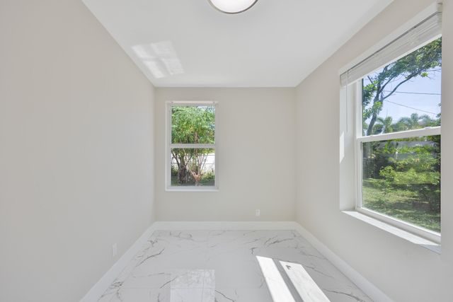 215 Evergreen Drive, West Palm Beach, FL 33403