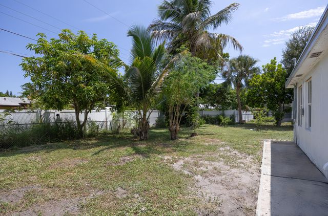 215 Evergreen Drive, West Palm Beach, FL 33403