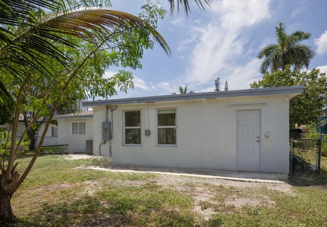 215 Evergreen Drive, West Palm Beach, FL 33403
