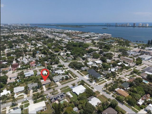 215 Evergreen Drive, West Palm Beach, FL 33403