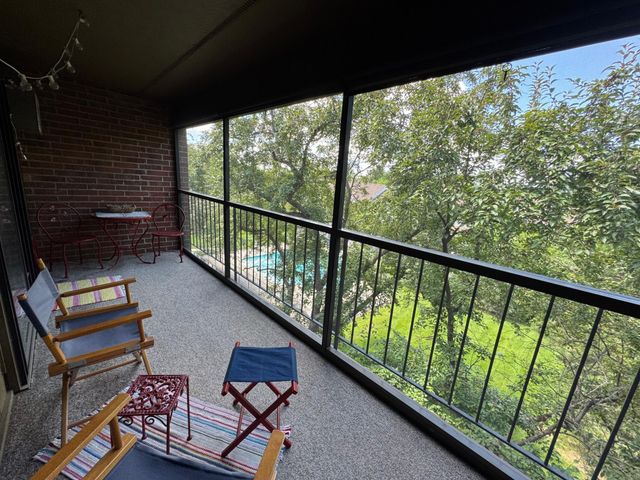 1800 Riverwood Drive 323, Burnsville, MN 55337