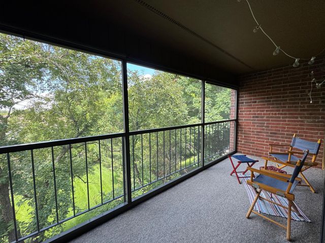 1800 Riverwood Drive 323, Burnsville, MN 55337