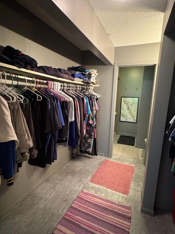 1800 Riverwood Drive 323, Burnsville, MN 55337