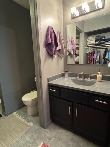 1800 Riverwood Drive 323, Burnsville, MN 55337