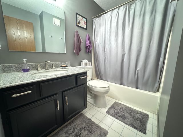 1800 Riverwood Drive 323, Burnsville, MN 55337